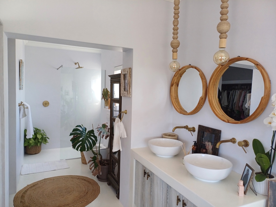 4 Bedroom Property for Sale in Sandy Point Western Cape